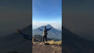 Apakah kalian setuju #gunungmerbabu menjadi gunung terindah di Jawa Tengah?