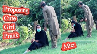 Proposing Cute Girl Prank | Prank in Rawalpindi Pakistan | Prank By Pindi Gang