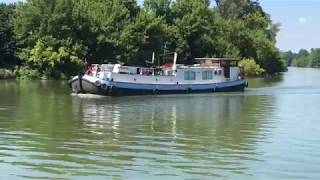 Pomme de Mer cruising down the River Tarn