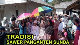 Tradisi SAWER PANGANTEN SUNDA Ibu-ibu ramai berebut uang saweran