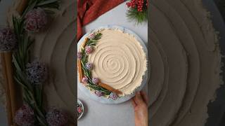 Easy #cakedecorating idea for the holidays: Fresh rosemary, cinnamon sticks, & sugared cranberries!