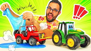 El JEEP de juguete se atasca. El tractor Johnny. Juegos de arreglar coches.