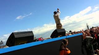 Dappy + Tinchy Stryder singing Spaceship at T4 on the Beach 2011 - Front stage