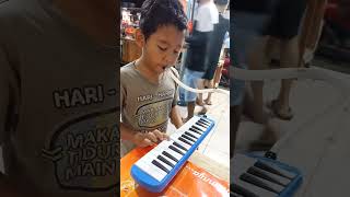 Anak kecil maen pianika telolet om telolet