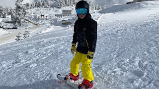 Ali Snowboard yapıyor Ali is Snowboarding