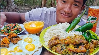 Mukbang sunny side up eggs | pork curry | Northeast India.