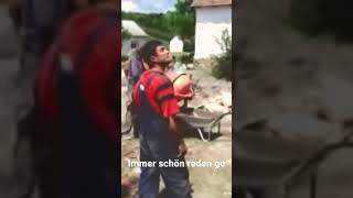 Ganz normales Gespräch #balkan #baustelle #yugoslavia #funny