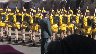 Desfile Cívico-Militar en Sucre Bolivia (2022): RI-2 “Sucre” y BATING-V “Ovando”.