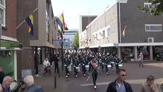 DVS Katwijk door winkelstraat Vlaardingen tijdens streetparade