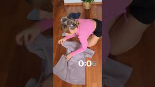 How to fold a T-shirt in 2 seconds 👚👕