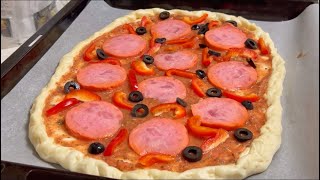 Пицца 🍕 Тесто для пиццы .Быстрый рецепт пицца. Приготовила с первого раза.Сочный пицца с индейкой