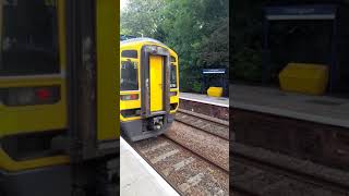 Scarborough train arriving at Cottingham station 🚉