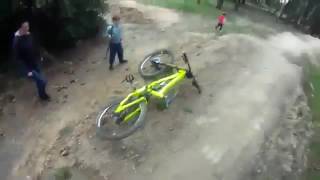 Ciclista atropella a un niño