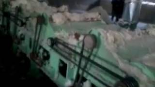 Yarn waste recycling machine for spinning