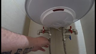 УСТАНОВИЛ ВОДОНАГРЕВАТЕЛЬ Thermex ES 50 L /INSTALLED A Thermex ES 50 L WATER HEATER