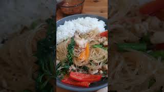 15/6/2024 Stir-fried chicken with glass noodles.