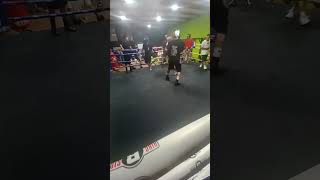 He Keeps Walking Him Down #sparring #boxing