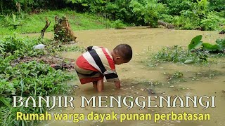 Banjir menggenangi rumah warga suku dayak punan