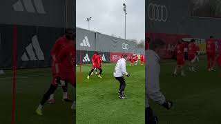 Rondo a la @fcbayern ⚽️😀 #shorts #fcbayern #esmuellert