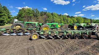 Plowing with John Deere tractors 720, 3010, 4020 and 5020!