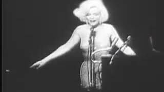 Marilyn Monroe canta "Happy Birthday to You" a John F. Kennedy