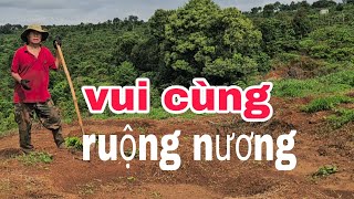 NgọcThủy Ốm .Đồng Hải Tiếp tục  CÔNG VIỆC Thường Ngày.Trong TRANG TRẠI ...