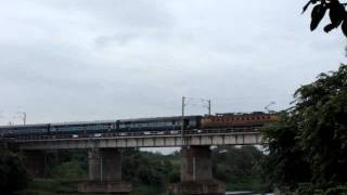 Nanded-CST Tapovan Exp On Godavari River Bridge Near Nashik Road Railway Station