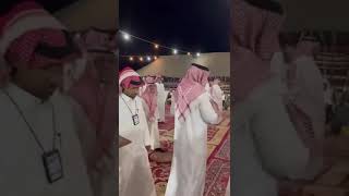 يقول للمعازيم قبل العشاء لحد يصور