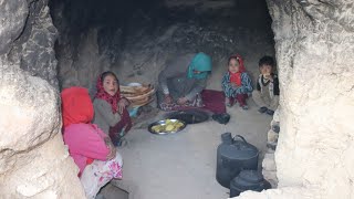 Living  in The Cave and Cooking Tanduri  bread and potatoes - Village life Afghanistan