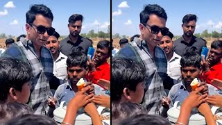 Sonu Sood: सोनू सूद ने ice-cream खिलाकर बच्चों पर लुटाया प्यार #sonusood #sonusoodfans