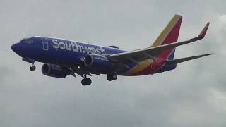 Southwest Airlines Boeing 737-700 landing at Portland Airport