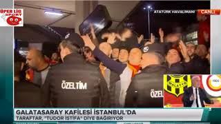 Galatasaray takımı İstanbul'a geldi  Havalimanında taraftarlar, Tudor istifa diye bağırıyor  !