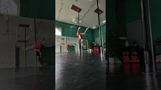 Pole combo #pole #poledance #fitness #training #upperbodyworkout #polefitness