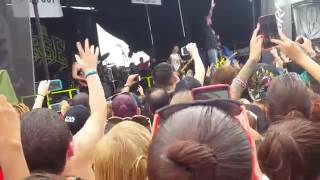 Falling in Reverse   Alone   Warped Tour 2016 San Antonio