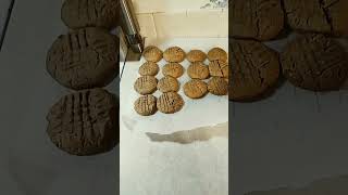 what's for dessert tonight October 7th 2023 homemade peanut butter cookies just got cooling