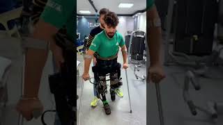 مصاب شلل نصفي يستعيد المشي بمساعدة الاكسوسكيليتون روبوت 💪🏽paraplegic walk with Exoskeleton robot