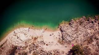 Spiaggia del Lago di Fiastra vista dal cielo