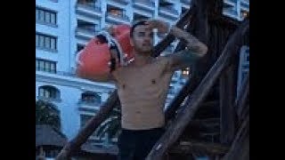 Guy Sebastian recreates scene from Baywatch on Cancún beach