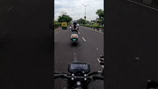 Didi ka kuch girne vala hai, dhyan hi nhi hai inko😹😵 #motovlog #viral #ytshorts