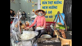 Bà trùm bún thịt nướng Sài Gòn tiết lộ lý do mấy anh Tây thích ăn bánh hỏi thịt nướng