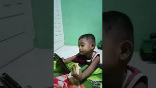 Adek Zhafran Makan Pisang Sebelum Tidur