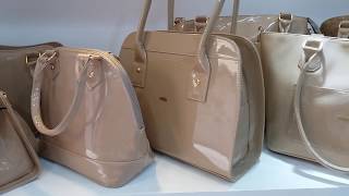 Carteras bolsos sobres nudes palo rosa beige en charol tienda Miraflores Lima Carteras Camelia