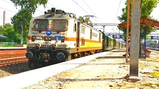 "Man vs Machine: Can You Keep Up with this 130 km/h Indian Railway Beast?" #trainvideos