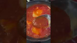 Huevos en salsa #recipe