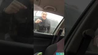 Road rage a guy smash a car window