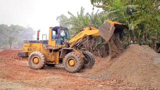 Komatsu WA350 Wheel Loader - Brick And Sand Are Being Mixed Together