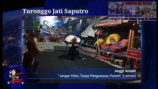 "Jangan Ditiru" Pembarong Koprol (Tari Rampak Barong) Turonggo Jati Saputro. Tetap mengunakan masker