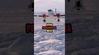 Avião adaptado para pousar na neve #aviao #neve #aeroporto #engenharia #curiosidades