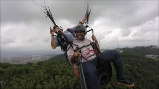 DENER VOANDO DE PARAPENTE EM SÃO VICENTE  SP BRASIL