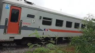 lokal tiba stasiun akhir purwakarta